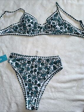 Cupshe White Floral Bikini Bottoms with Teal and Dark Green Trim